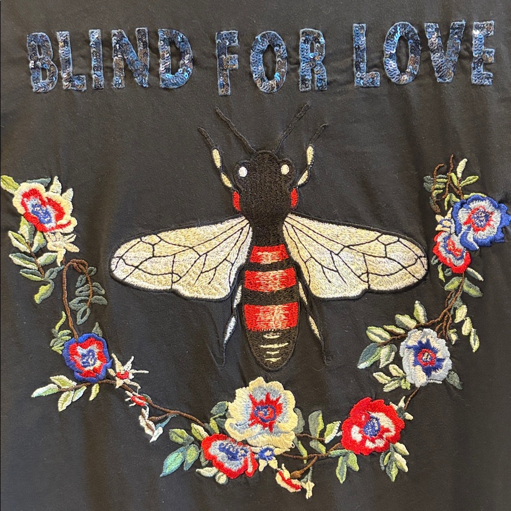 GUCCI BLACK S/S TEE SHIRT WITH BLIND FOR LOVE IN BLUE SEQUINS EMBROIDERED BEE - Picture 4 of 16